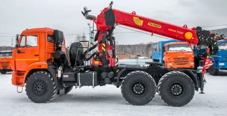 Heavy-Duty Truck with Crane for Cargo Loading - VM10L74M