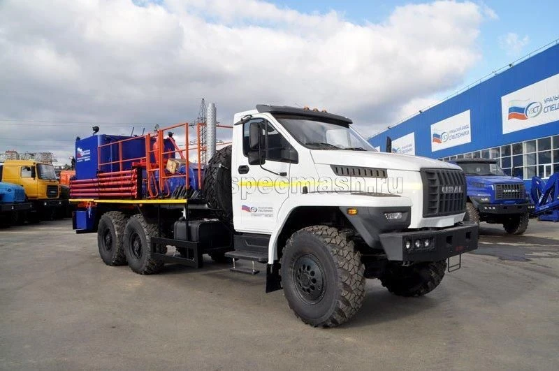 وحدة الأسمنت UZST النموذج 5870-08 على شاسيه أورال