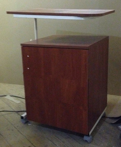 طاولة الخدمة المعدنية ТП 3/03.0 مع ارتفاع قابل للتعديل