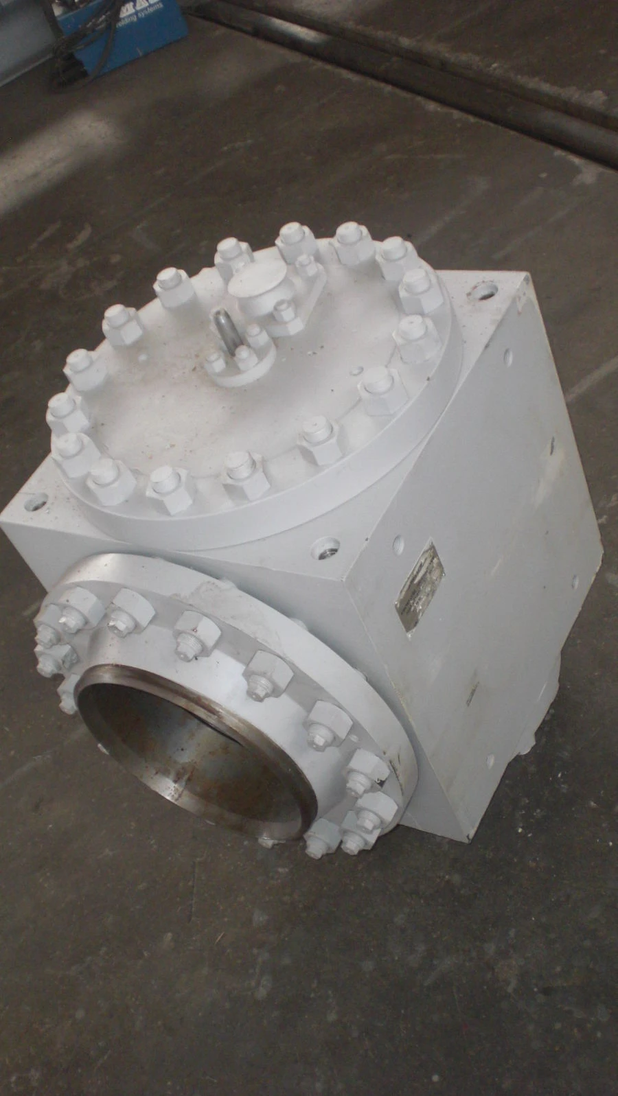 صمام التحكم والإغلاق للأنابيب والأنظمة الهيدروليكية