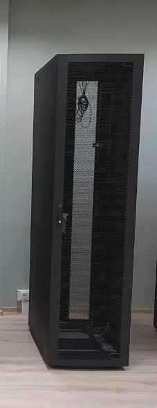 C3 Solutions Floor-Mounted IT Equipment Cabinets, C3.SB Series