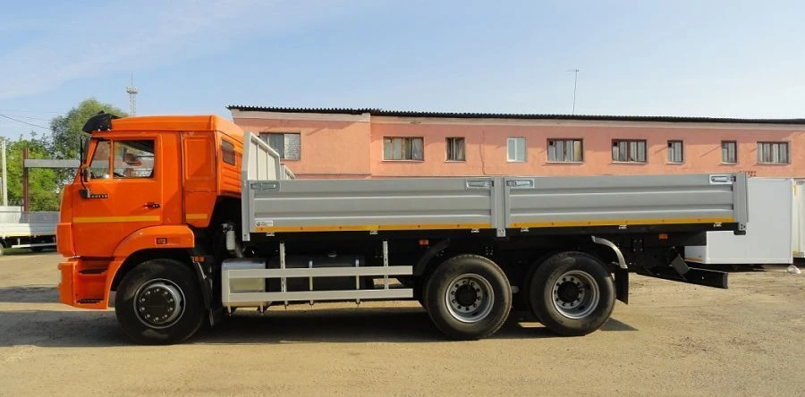 شاحنات البضائع مع الإشعال الشراري، موديل 67066 على هيكل K