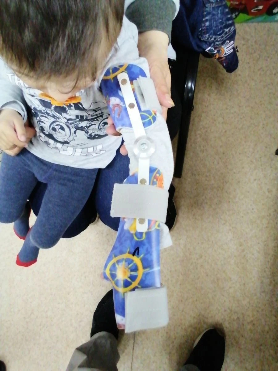 أجهزة طبية لدعم المعصم والكوع واليد