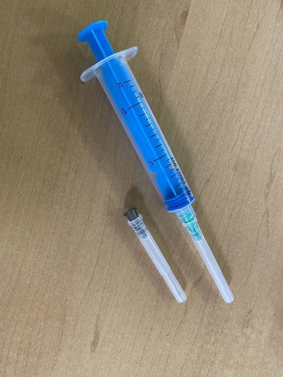 Disposable Sterile Luer Lock Injection Syringe with Needles, Model 10A