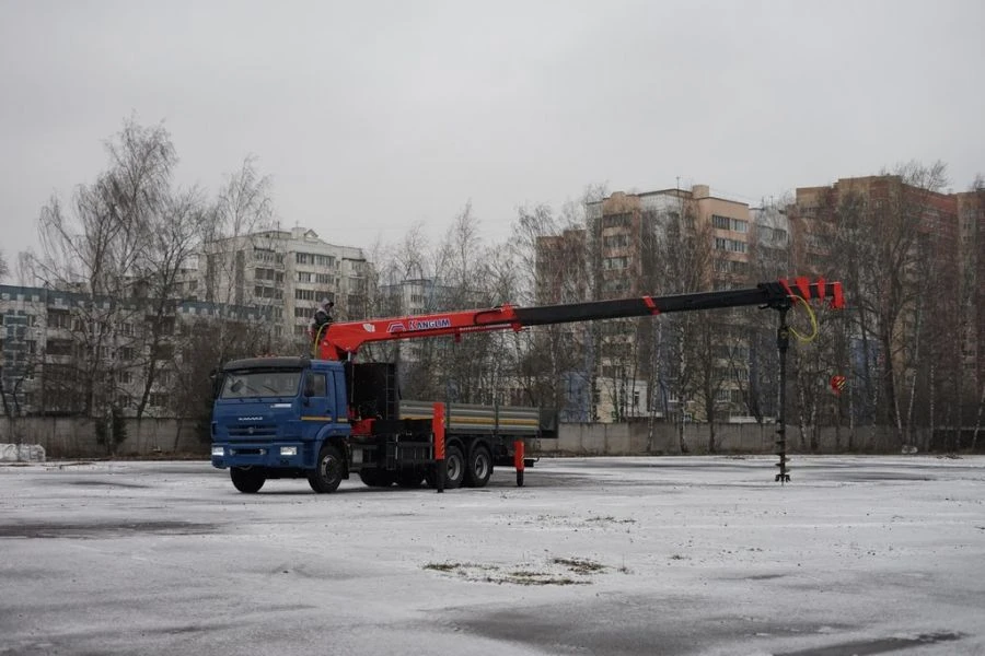 Special purpose vehicle with MKMA type hydraulic loading crane on the basis of KAMAZ 65117 and its modifications 64K07N-U1