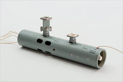 Continuous Wave UV-532B Lamp for Microwave Signal Amplification