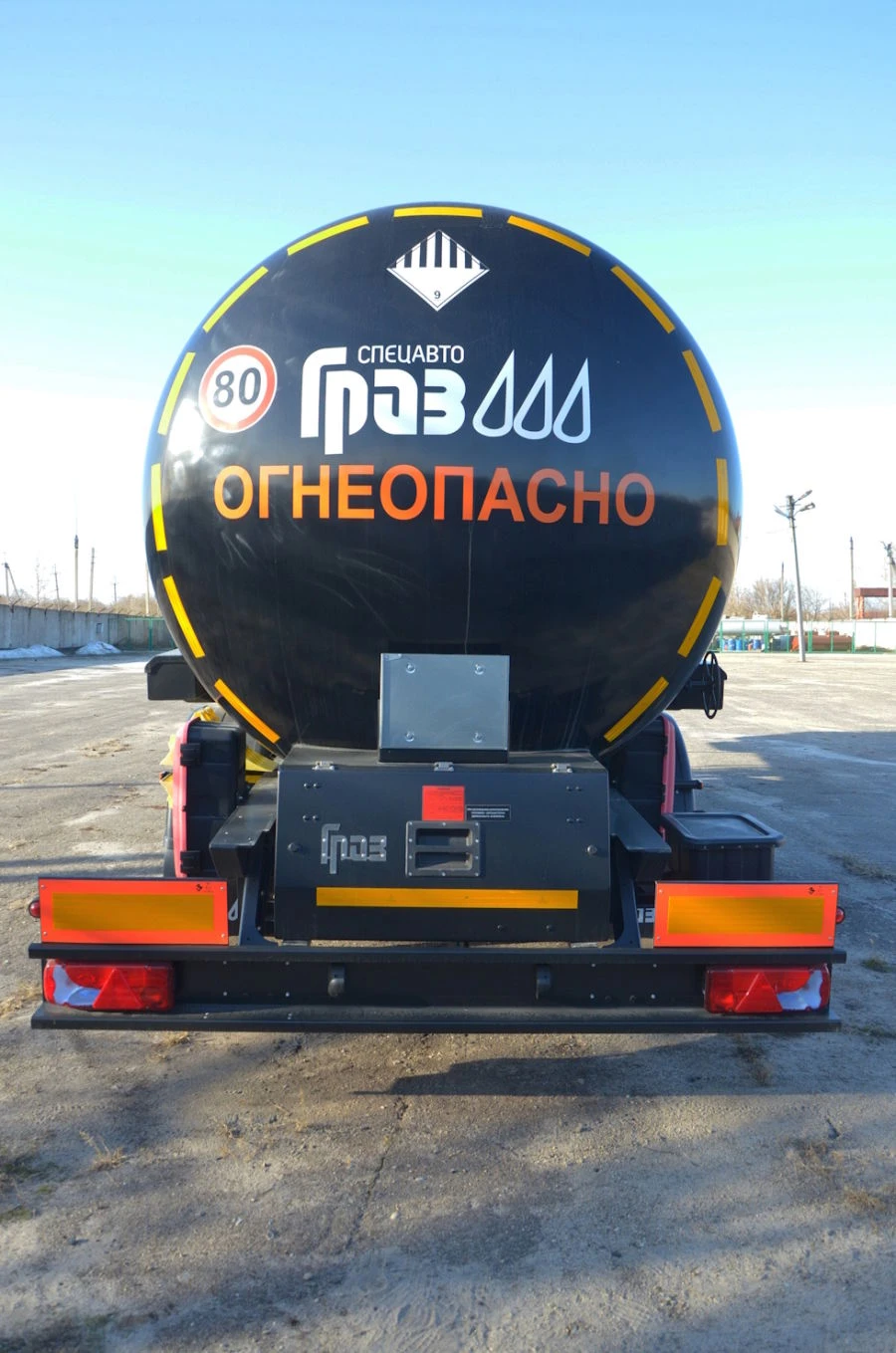 Round Cross-Section Tank Semi-Trailer PTC-3/6-3/12-23-4 Model 97250A-0000010