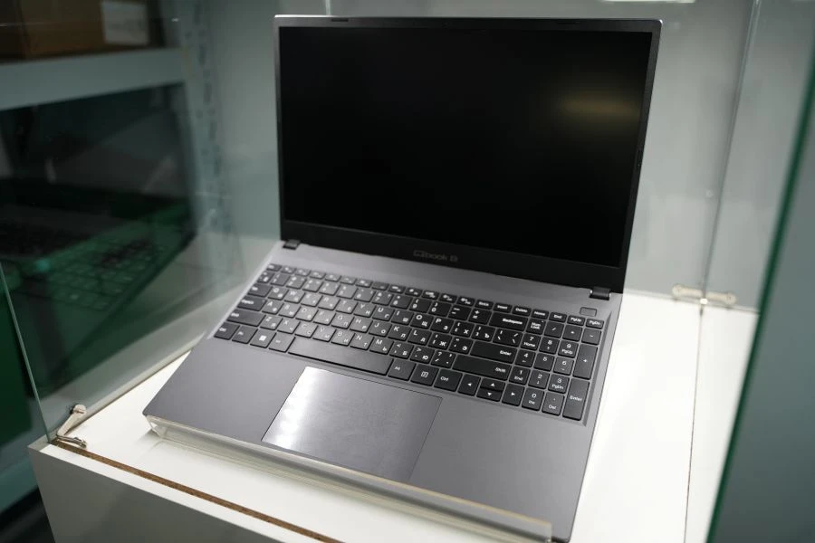 لابتوب Rikor R-N-H-CPU-D-M-PSU-C للاستخدام العام