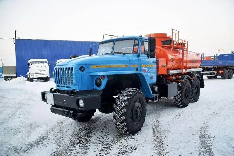 Light Oil Tanker UZST Type UZST01 Model 6619A-18 on Ural Chassis