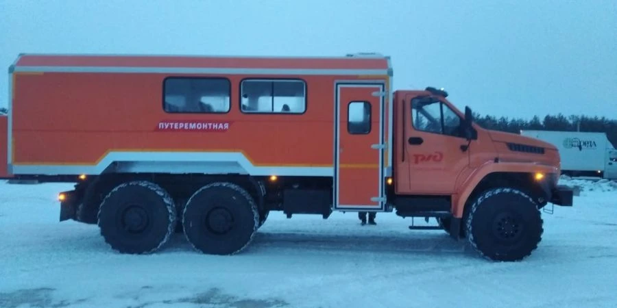 Specialized Passenger Vehicle 4344-D7, Model 4344F5-10 on Chassis 4320-72