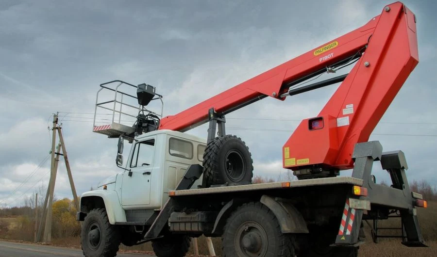 معدات العمل لرفع منصة P 180 T