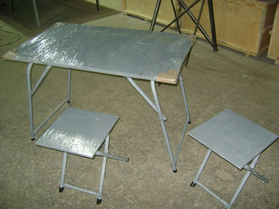 Folding table