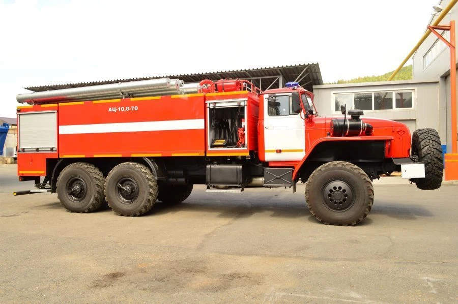 Fire Fighting Tanker AC-10.0-(40-100) Model 58814B on Ural-4320 Chassis