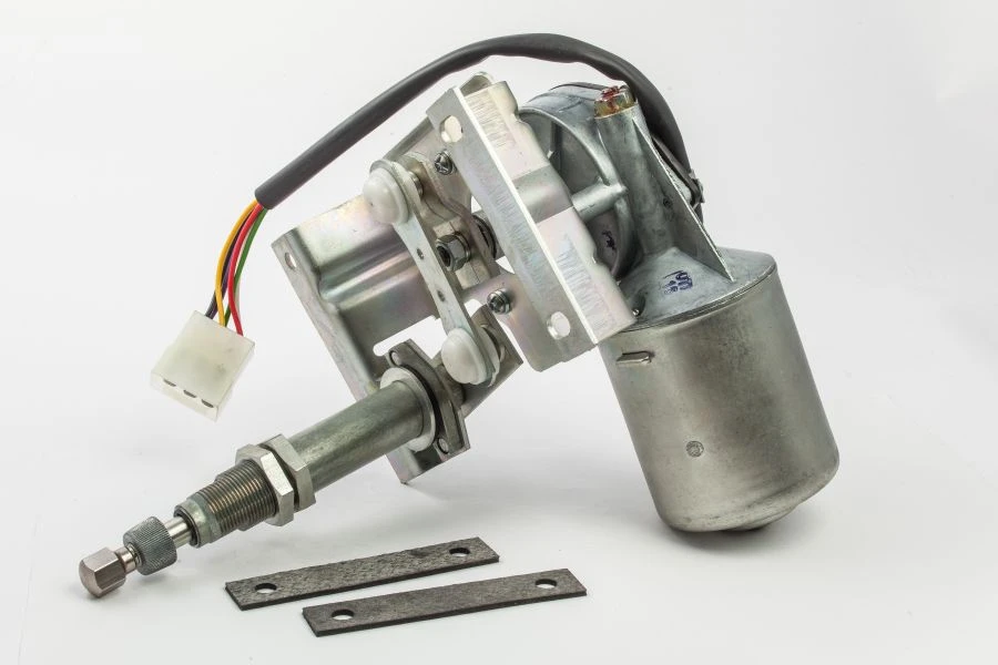 محرك مساحات الزجاج الأمامي 84.5205100