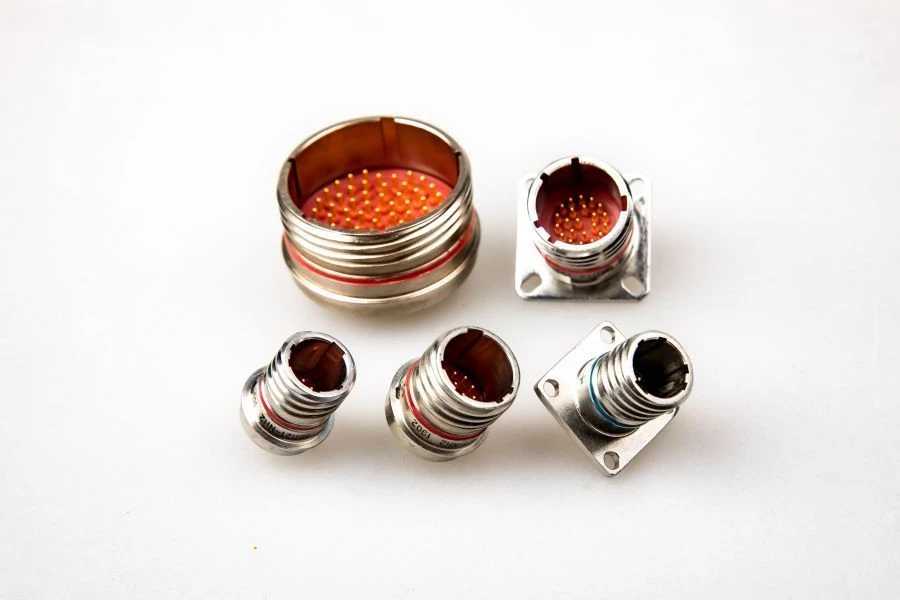 Low-Frequency Sealed Connector (Plug) SNC 156