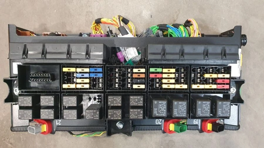 لوحة توزيع الطاقة AMFE.3761.112.300