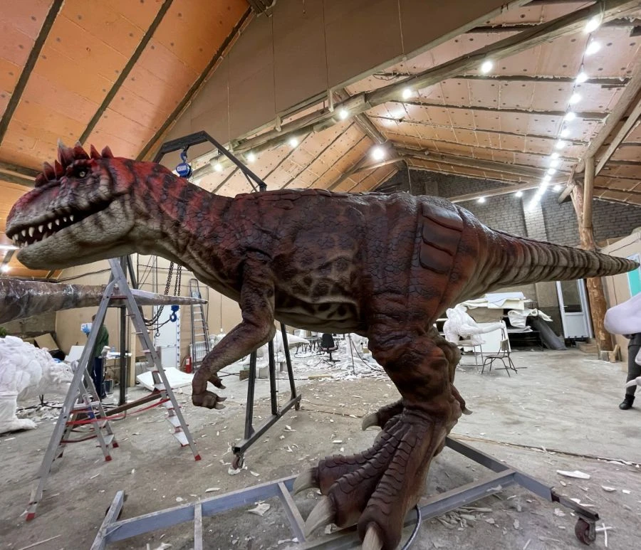 Static Dinosaur Figure for Display and Entertainment