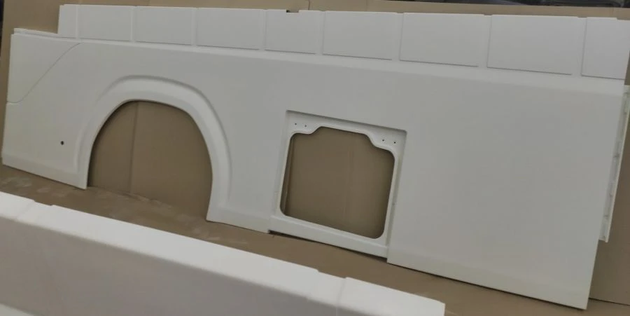 لوحة الجانب الخلفي السفلي الأيسر للحافلة 422320-5401361