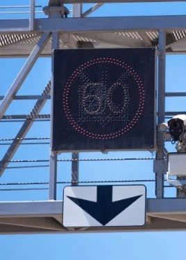 Controlled Road Sign (UDZ) for Traffic Management