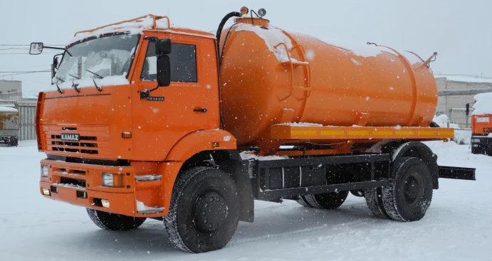 Vacuum Cleaning Machine 5686-0000010-38 based on KAMAZ 53605-A5