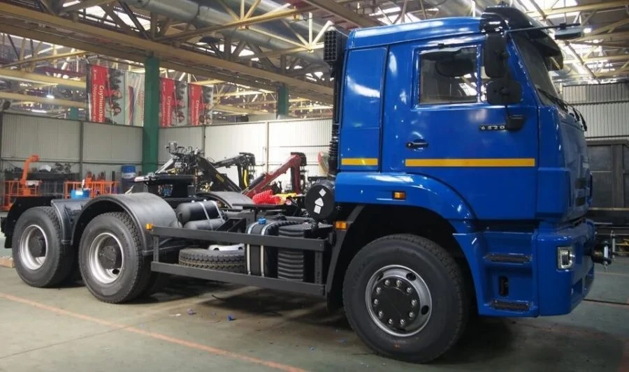 وحدة الجر UZST05، الطراز 174T-36 على هيكل كاماتز 6520-53