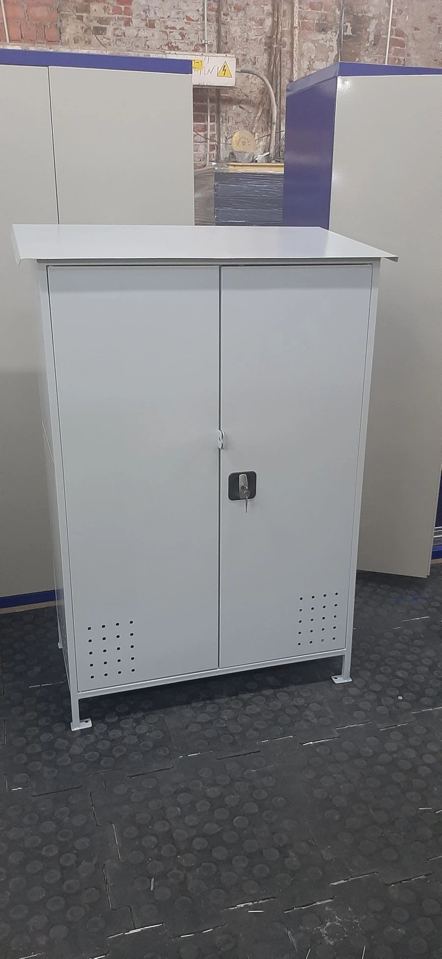 Welded Gas Cylinder Storage Cabinet Series "SG