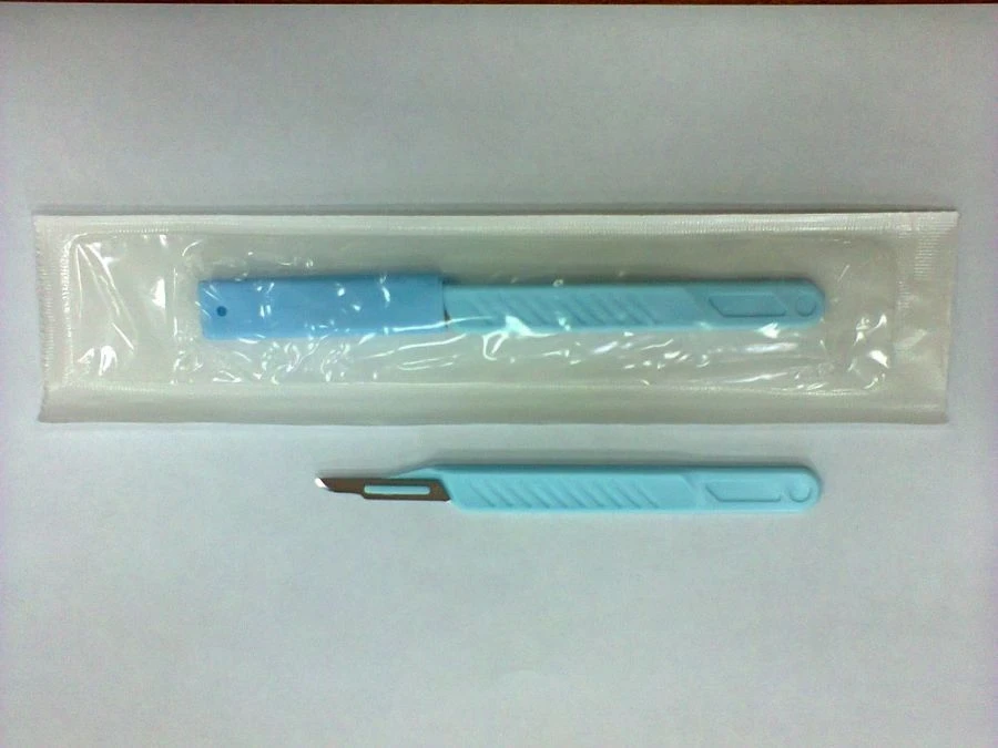 Disposable Surgical Scalpel with Plastic Handle Type 1, Blade No. 15