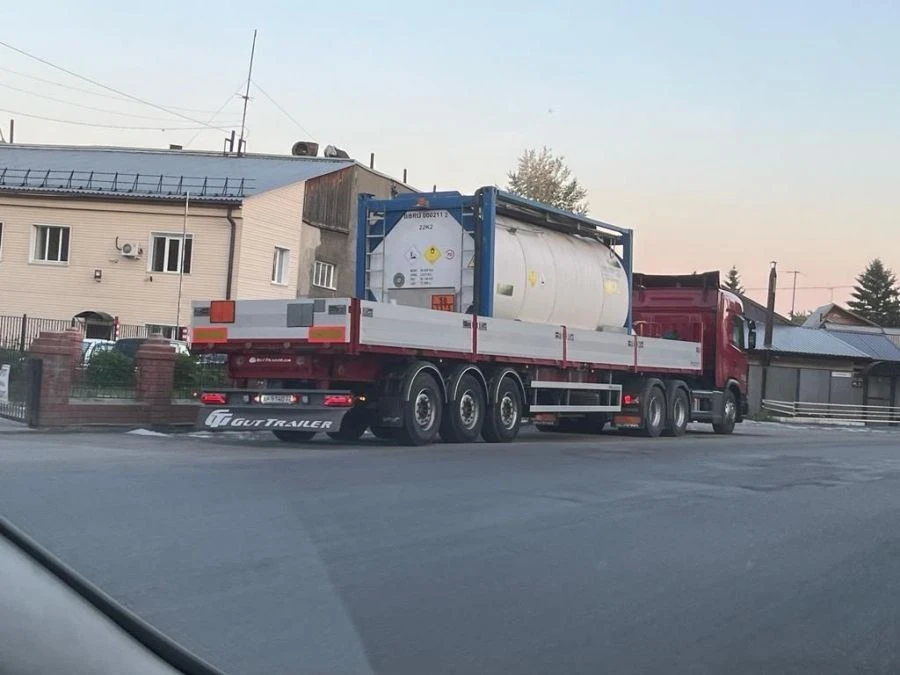 Tri-Axle Platform Semi-Trailer for Hazardous Cargo FSA-453BA