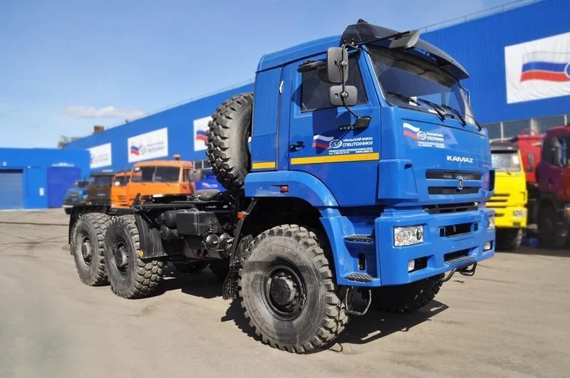 UZST05 Semi-Trailer Tractor 174T-37 on KAMAZ 6522-53