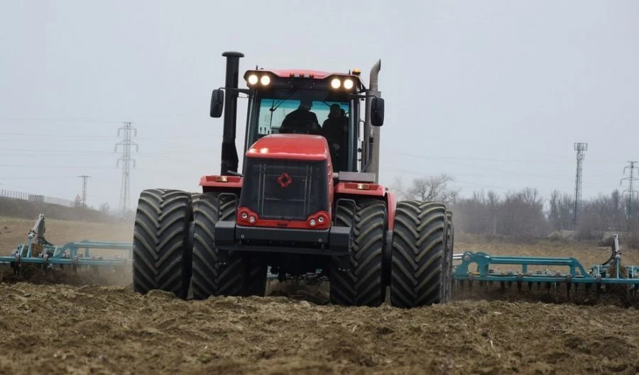 KIROVETS K-744R3 Standard Tractor
