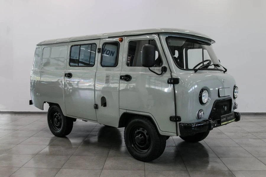 UAZ 374195-552-05 Closed Cargo Van Truck