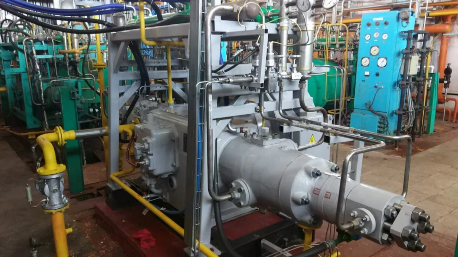 ضاغط لمحطات تعبئة الغاز الطبيعي: CG-0.4.61-251-2O2.5.01