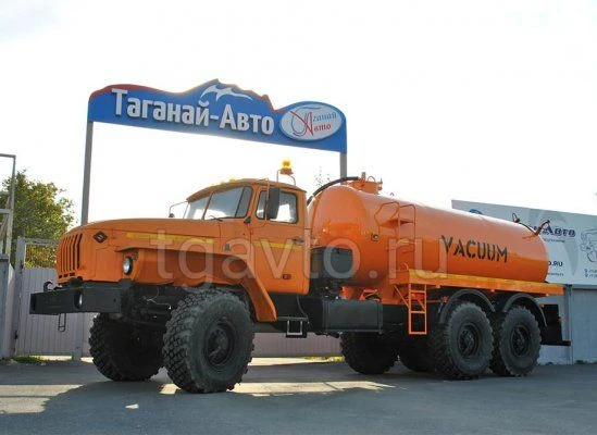 آلة تنظيف فراغية لخزانات الصرف الصحي موديل 567529 على هيكل أورال 4320