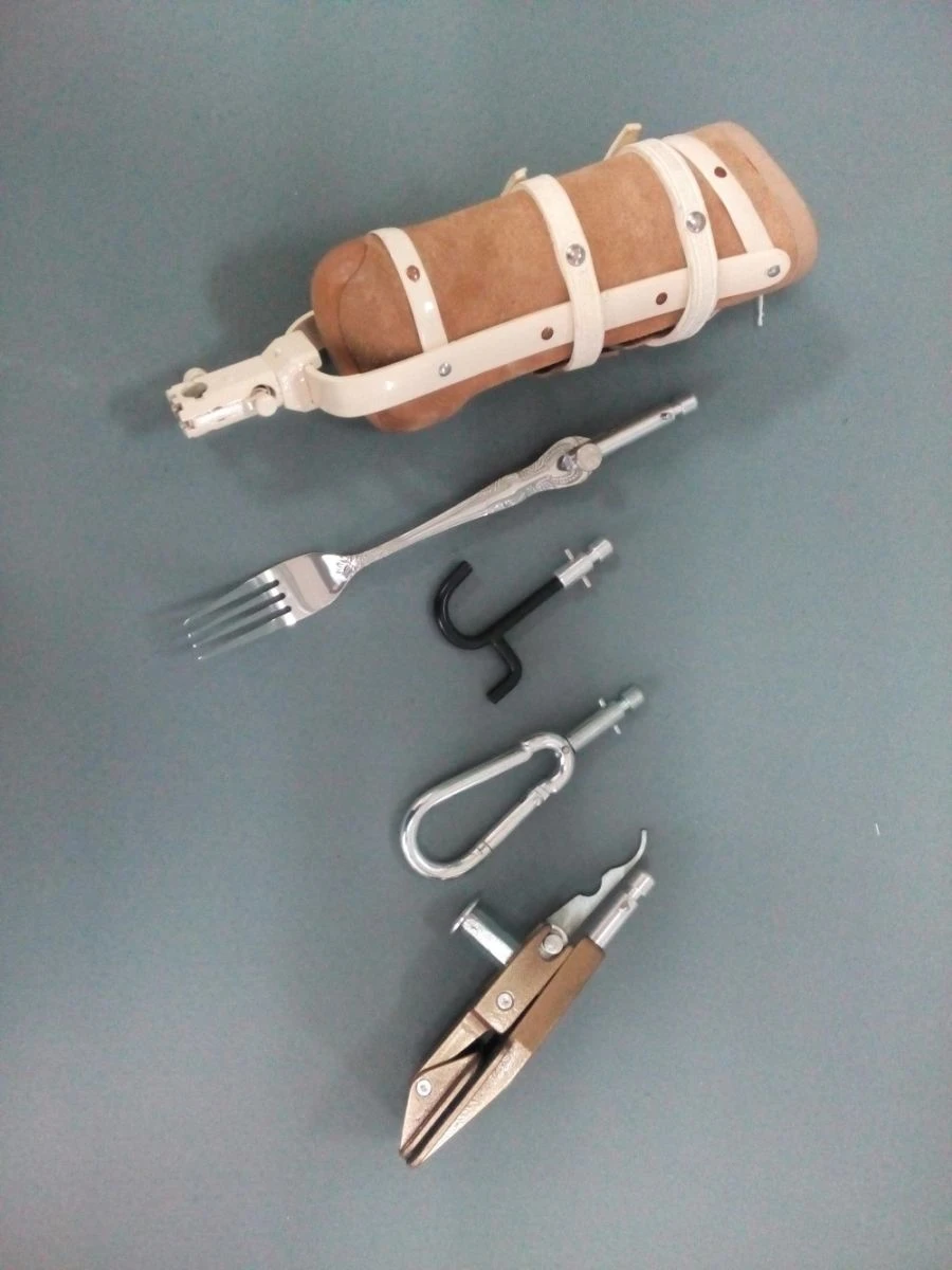 Functional Hand Prosthesis for Complete and Partial Hand Amputation PR0-R