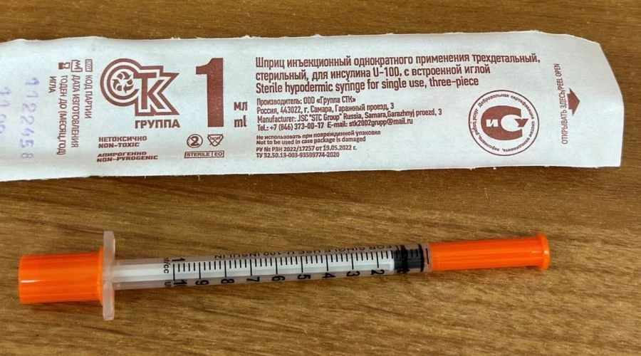 حقنة انسولين معقمة للاستخدام الفردي U-100 مع إبرة مدمجة