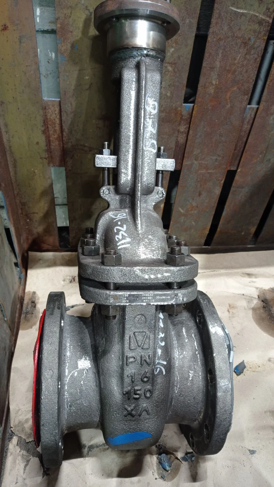 Steel Wedge Gate Valve with Retractable Spindle for PN 1.6 MPa DN 150