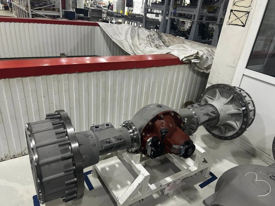 جسر دفع أمامي لنقل العزم في الجرارات 2001.23.00.010