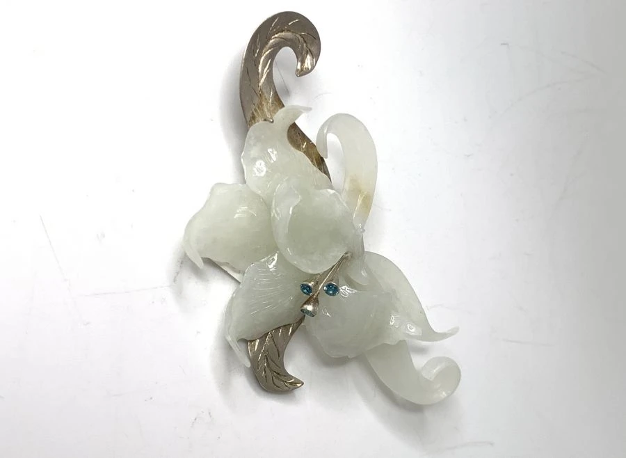 Artistic Stone Carving Brooch "Snow Iris" (Jade)