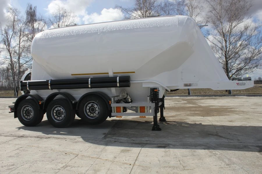 Specialized SF3U Tank Semi-Trailer for Bulk Transport