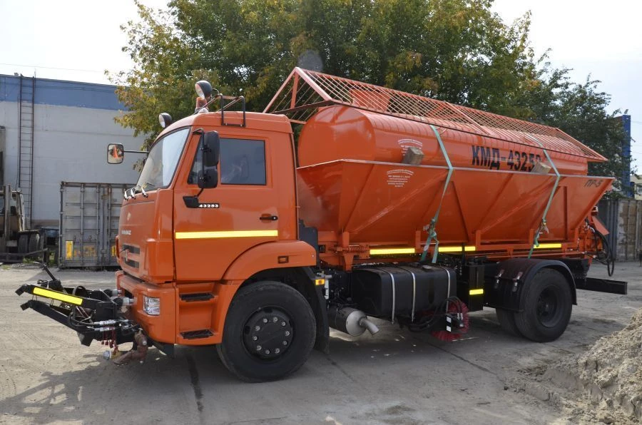 Combined Snow Removal Machine KMD-43253-E5 on KAMAZ 4325 Chassis