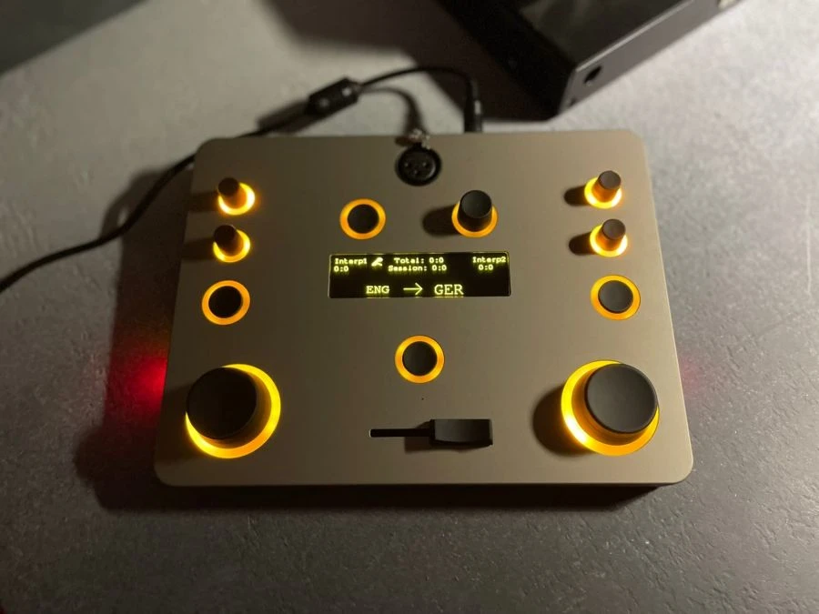 نظام الترجمة المتزامنة متعدد القنوات، نموذج "IntelRG