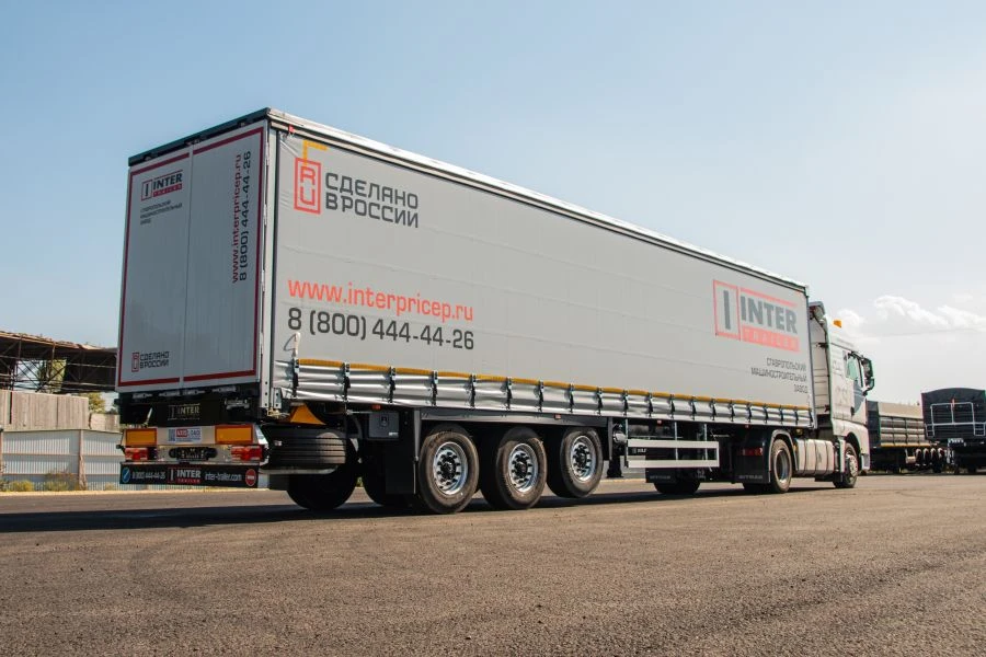 Flatbed Semi-Trailer with Swing Gates for Versatile Cargo Transport 853330