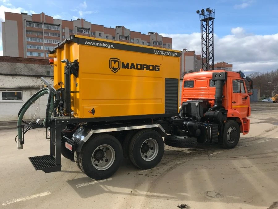 نظام إصلاح الرصيف بالرش الهوائي مادباتشر لشاحنات التفريغ