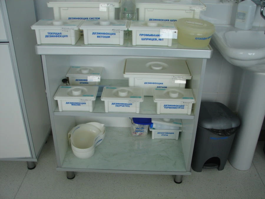 Open Medical Table for Disinfectants Storage