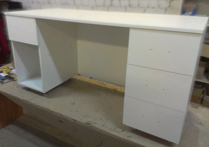 Office Desk SK 2/04 - Durable and Modern Design