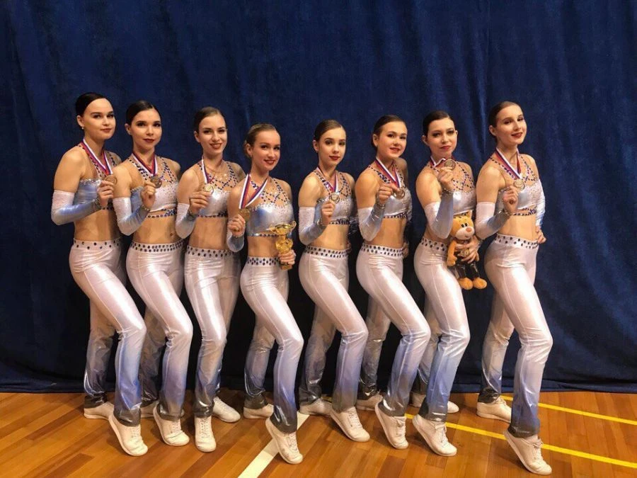 بدلة رياضية مخصصة