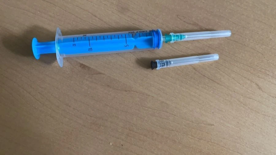 Sterile Single-Use Three-Part Injection Syringe with Needles, Luer Lock Type 10A