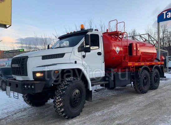 آلة جمع المكثفات النفطية والغازية AKN النوع 56702 تعديل 567526 على هيكل أورال 4320-1951-40