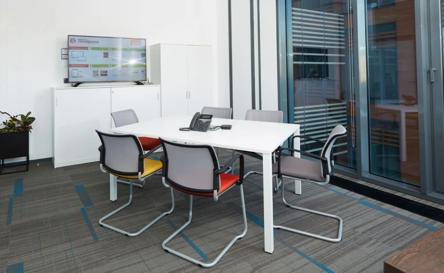 طاولة العمل إنتر بلاي لايت