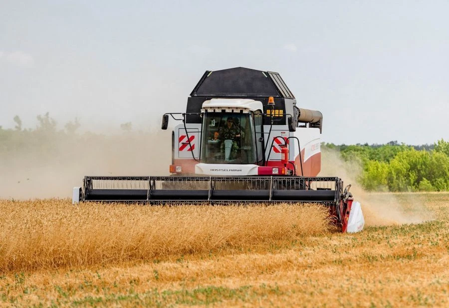 Self-Propelled Grain Harvester RSM-152 "ACROS-595 Plus